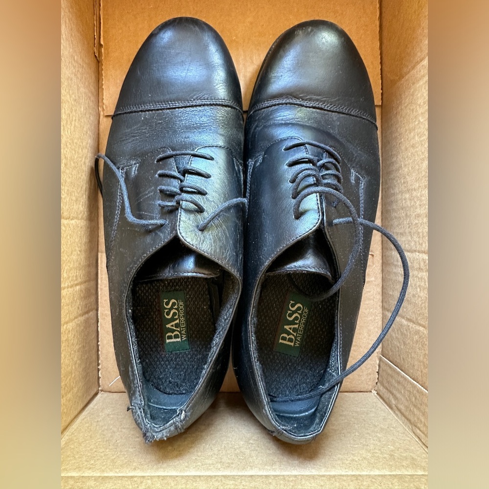 Bass waterproof dress shoes size 11.5
